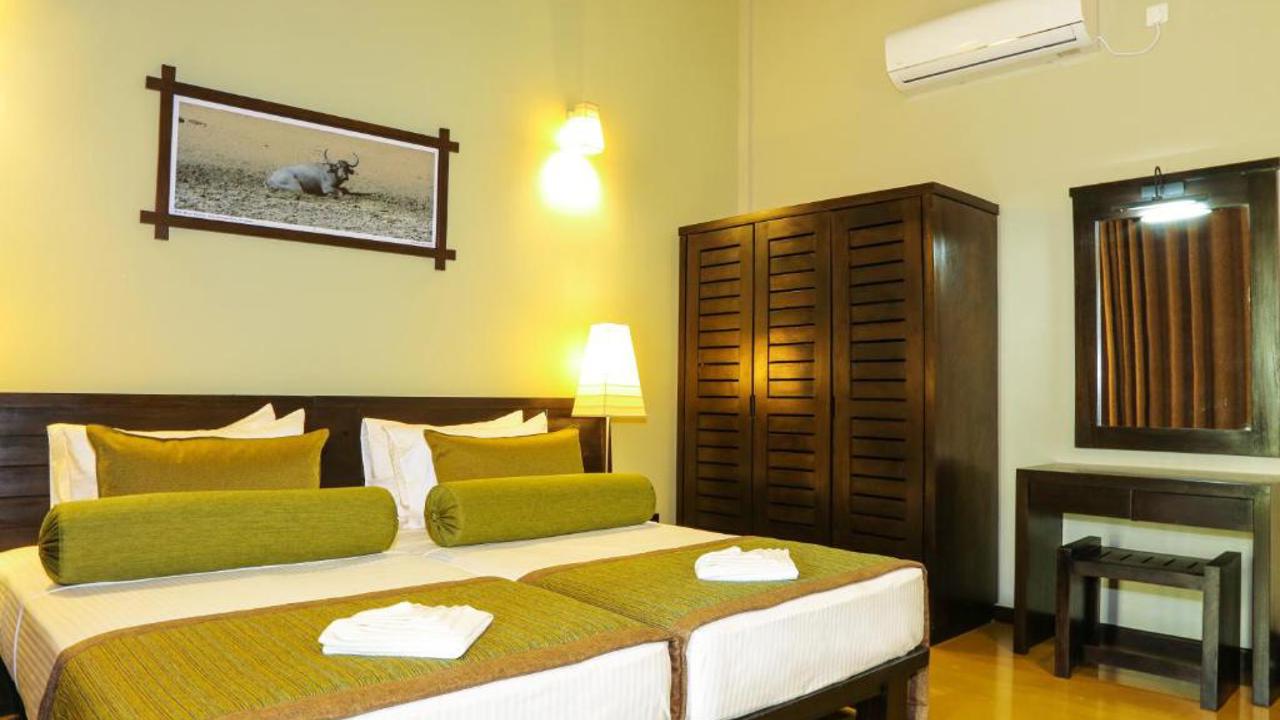 Oak Ray Wild Yala Standard Room