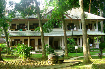 indonesien - bukit lawang cottages_front