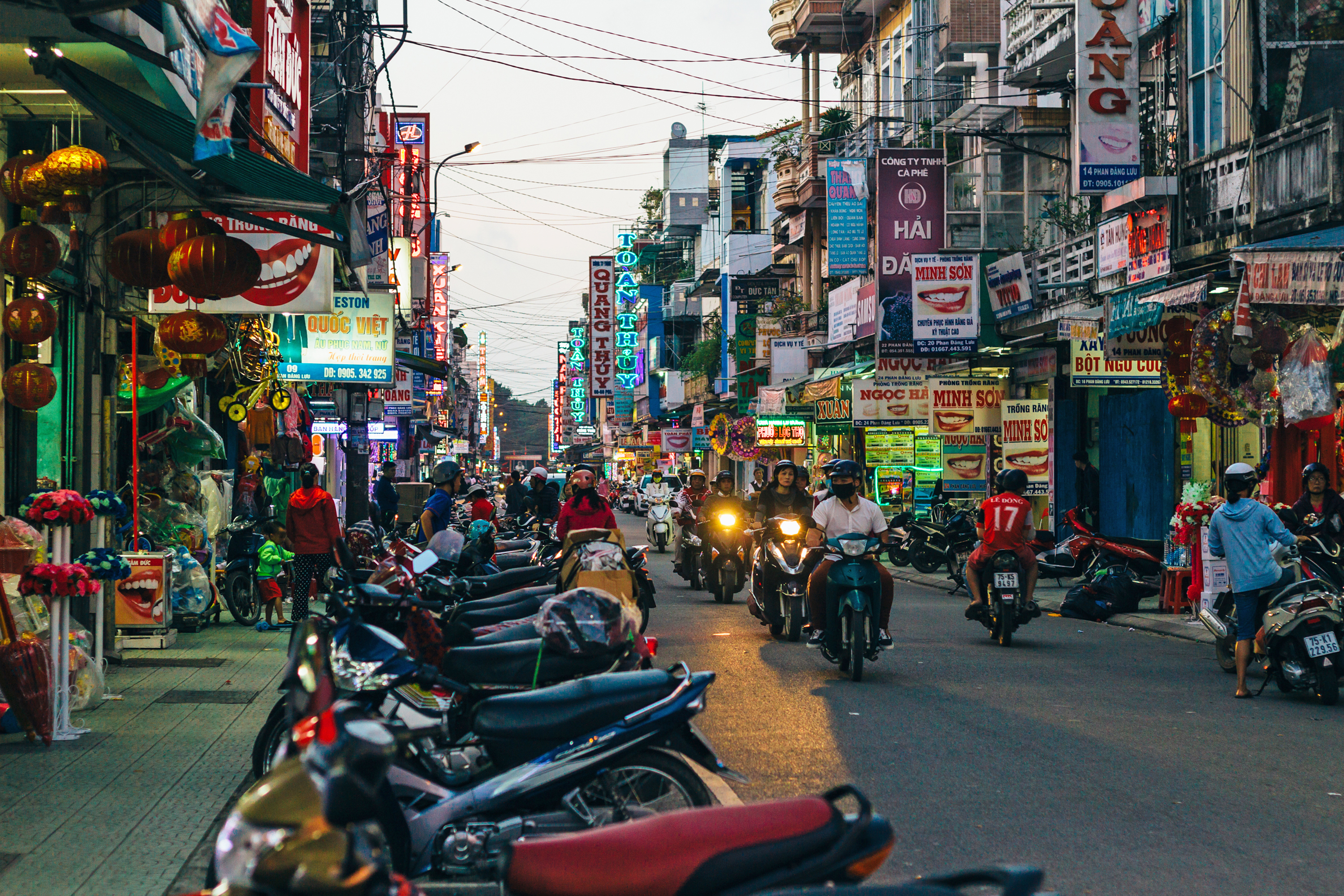 vietnam - hue scooter_02