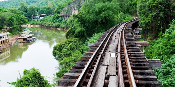 Broen over floden Kwai er også kendt som Dødens Jernbane, og blev kendt i forbindelse med 2. verdenskrig.