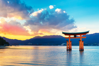 I Hiroshima er der tid til eftertænksomhed ved mindesmærkerne for de døde efter atombomben i 1945 - 