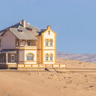 ...og spøgelsesbyen Kolmanskop, en gammel diamantmineby...