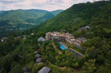 Poetree Thekkady Oppefra