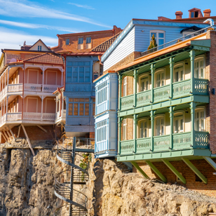 Dyen byder på farverige balkoner...