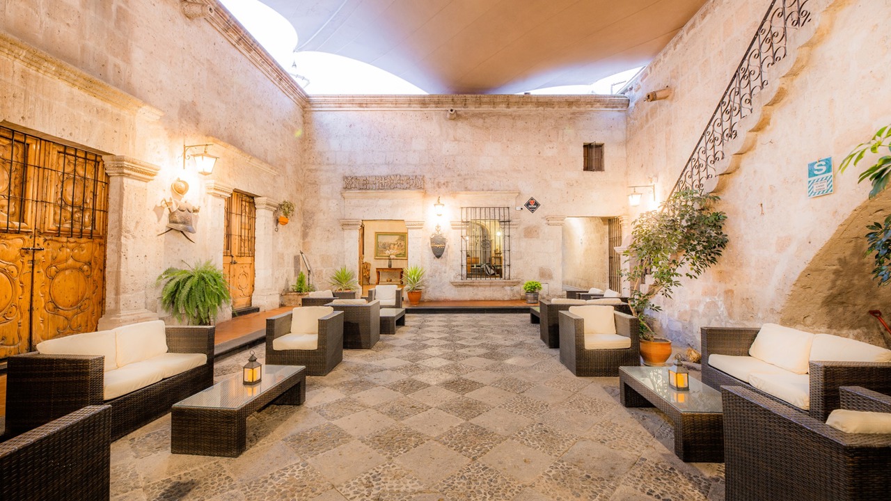 Hotel Los Tambos Colonial Lobby 04