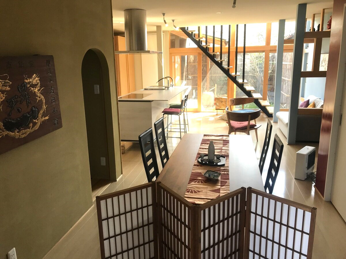 Uta Yomi Dori Stue 02