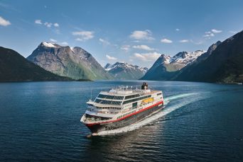 Ms Trollfjord Hjorundfjorden 02