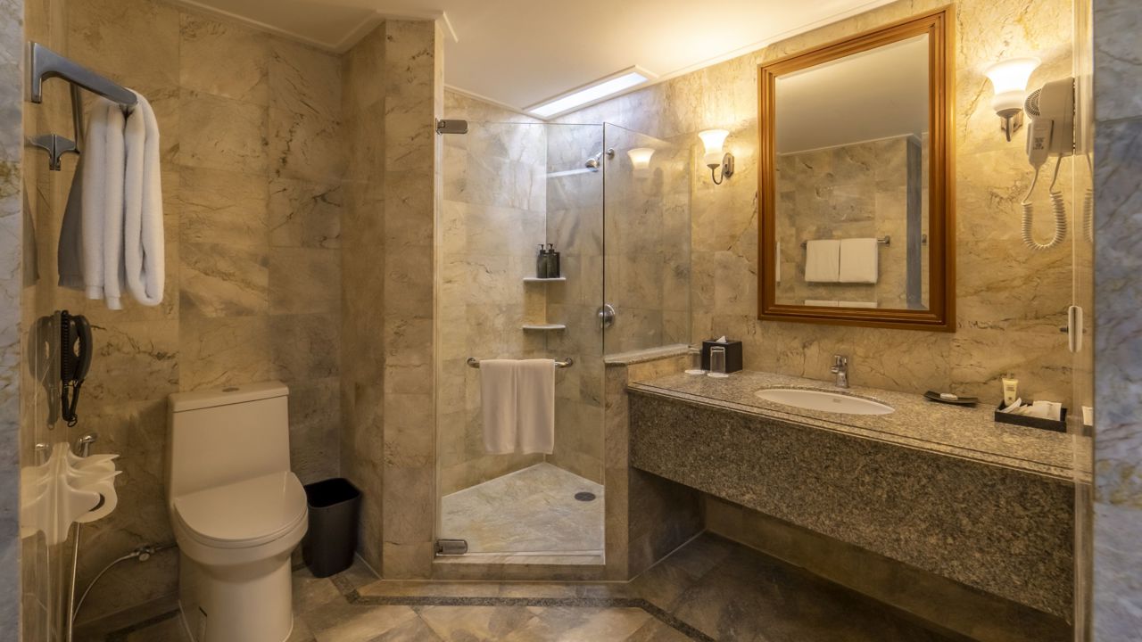 Thailand Bangkok Century Park Hotel Bathroom