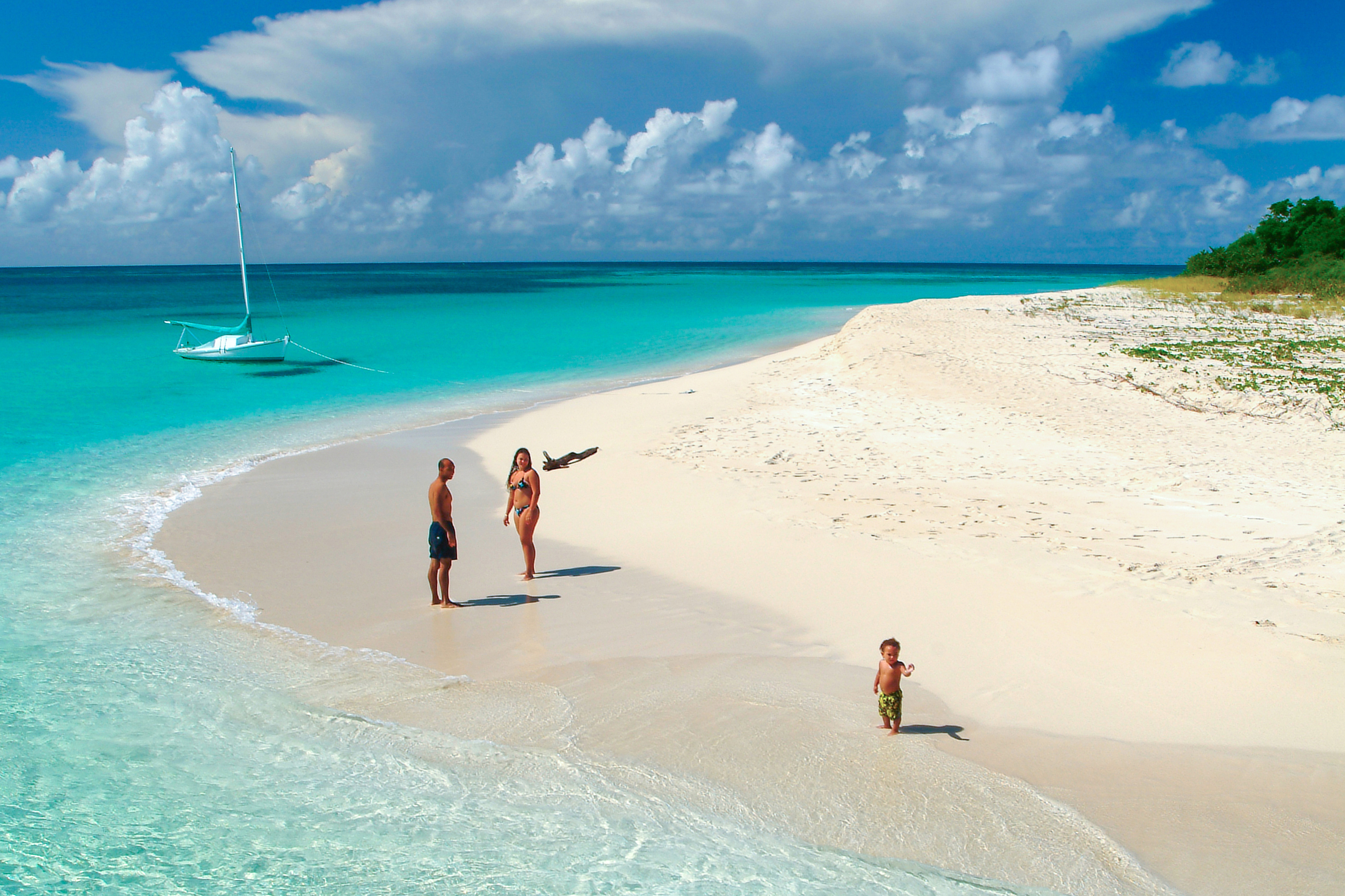 ... eller I kan tage en tur ud til den øde Buck Island.