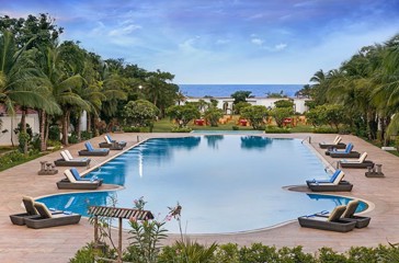 Pool Chariot Beach Resort