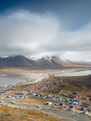 Fra Nordkap går det stik nordpå imod øgruppen Svalbard...