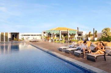 Novotel Suites Yogyakarta Malioboro Pool 01