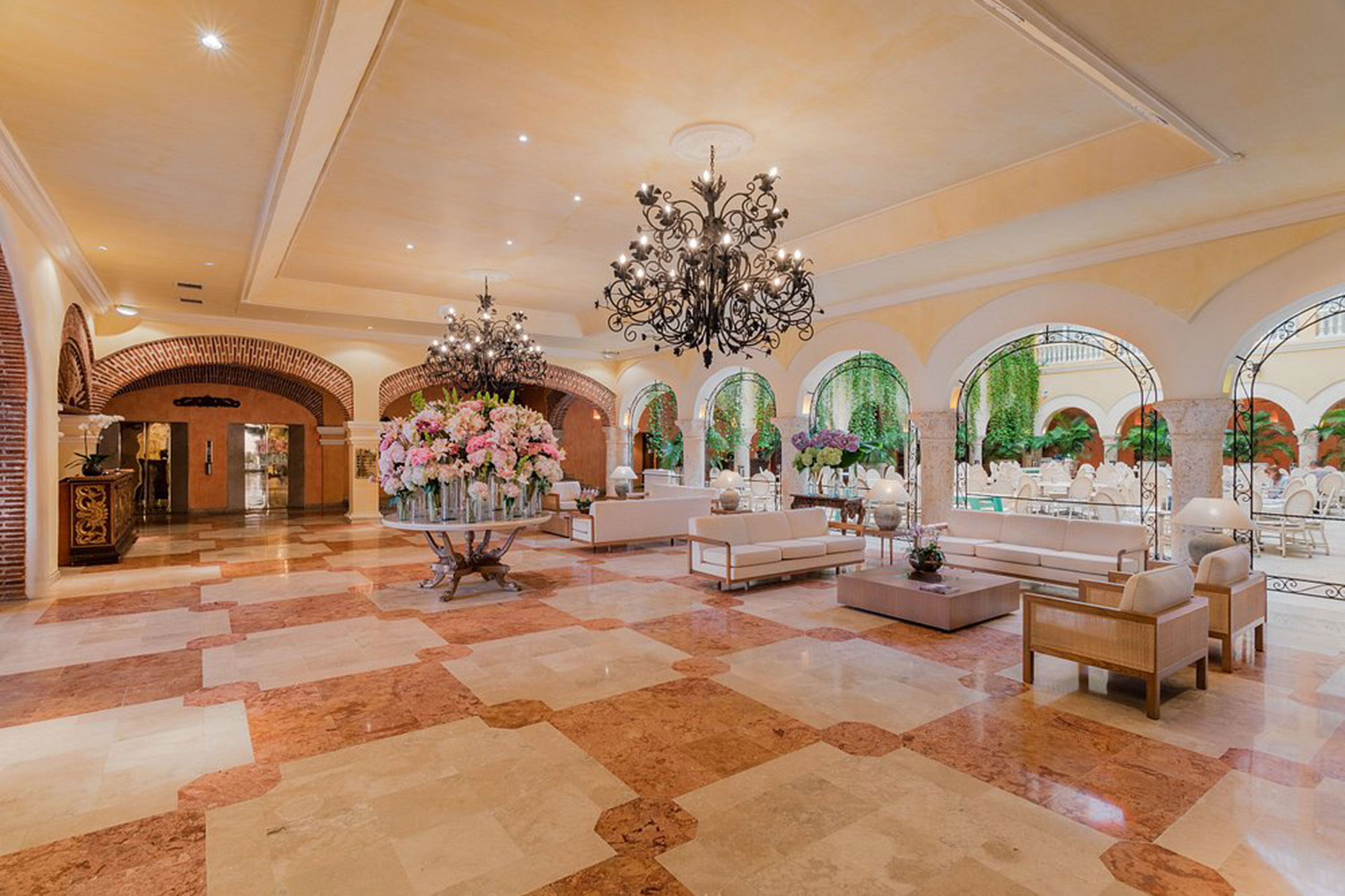 Charleston Santa Teresa Lobby