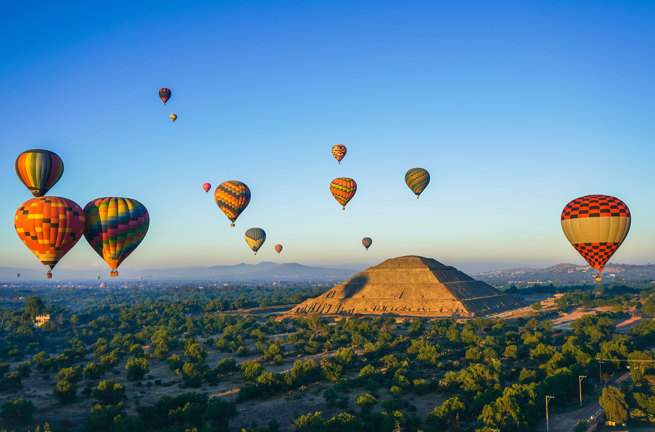 Luftballoner Over Teotihuacán Web