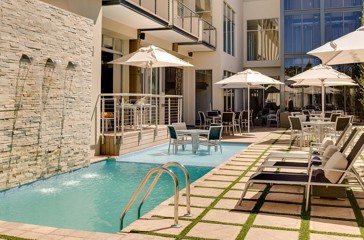 Protea Hotel Upington Pool 01