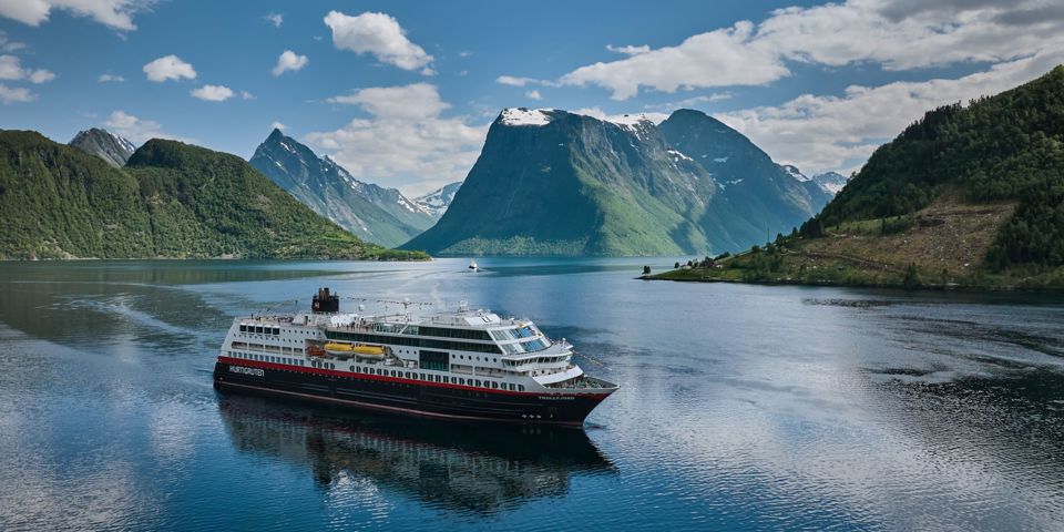 Ms Trollfjord Hjorundfjorden