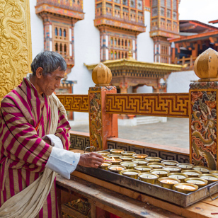 Befolkningen bruger også aktivt dzongen...