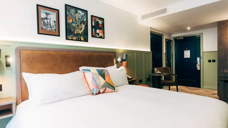 King Accessible Bedroom K1rrd