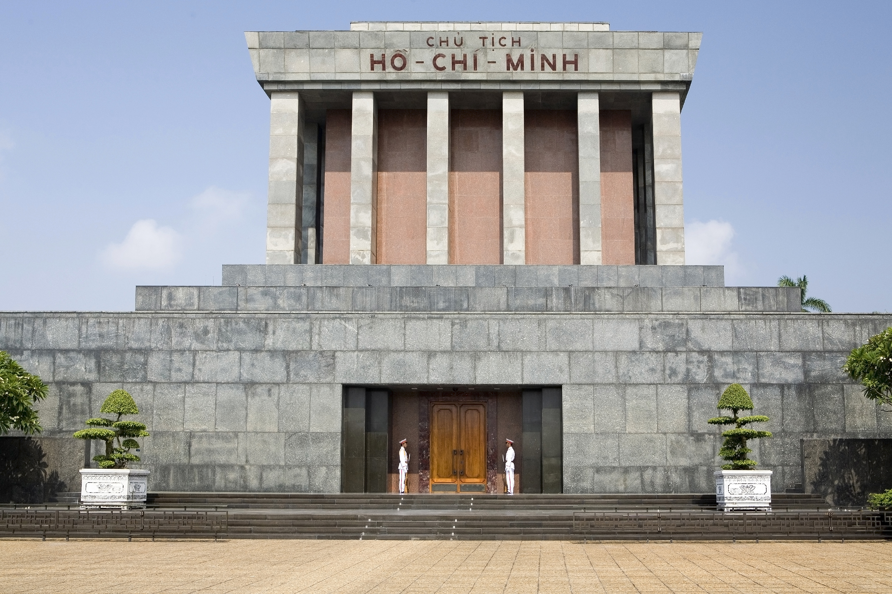 Vietnam - hanoi_ho chi minh_mausoleum_08