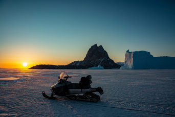 Den isolerede by ved foden af det hjerteformede bjerg