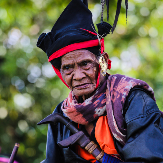 Traditionelt klædt mand fra Sumba