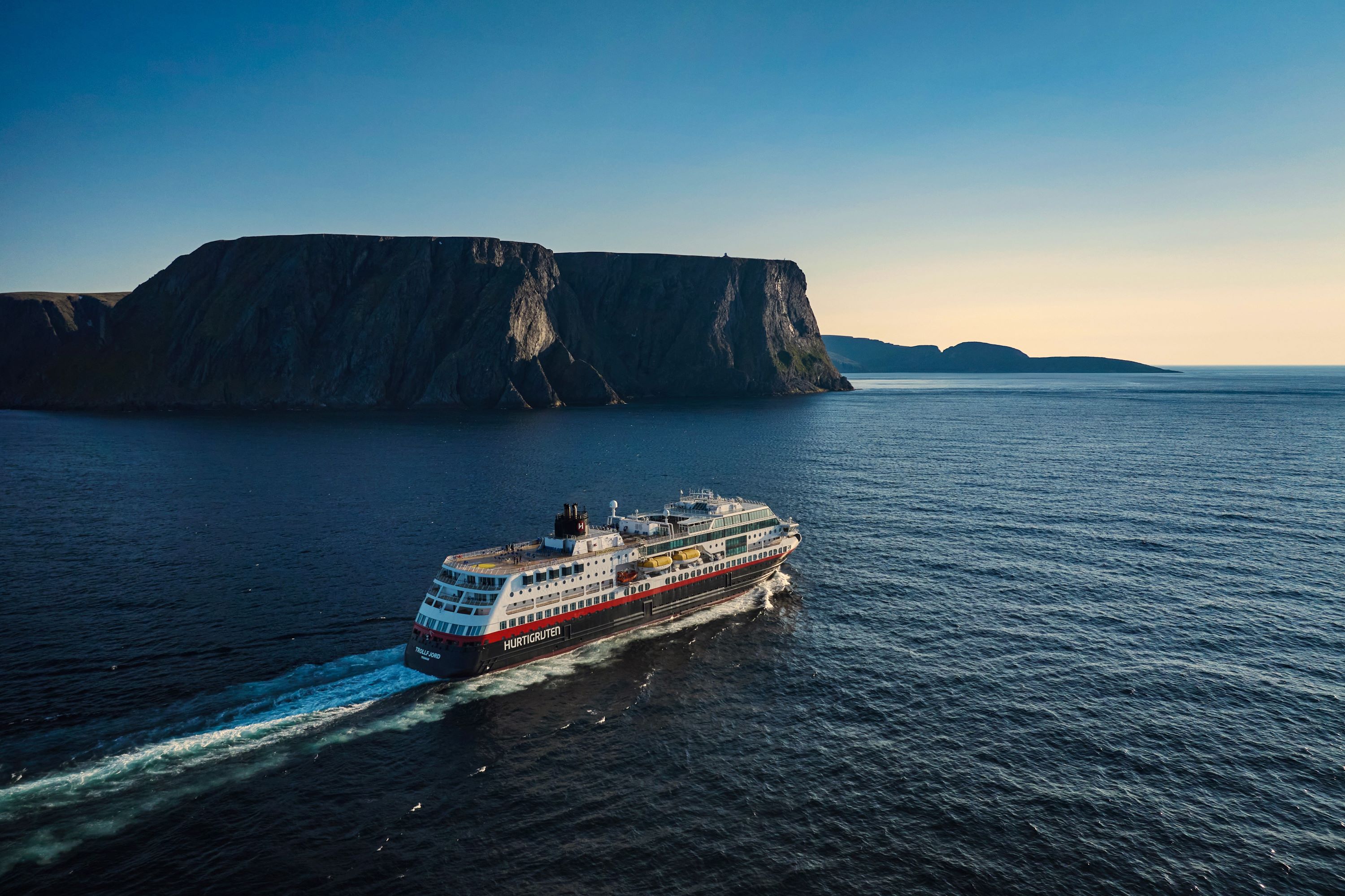 ...hvor vi stikker ud med Hurtigruten Signatur og deres flagskib M/S Trollfjord.