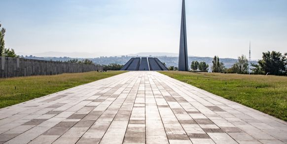 Byens mindesmærke fortæller den barske historie om folkedrabet på armenerne under Første Verdenskrig.