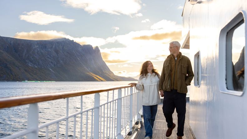 Ms Trollfjord Par På Dæk