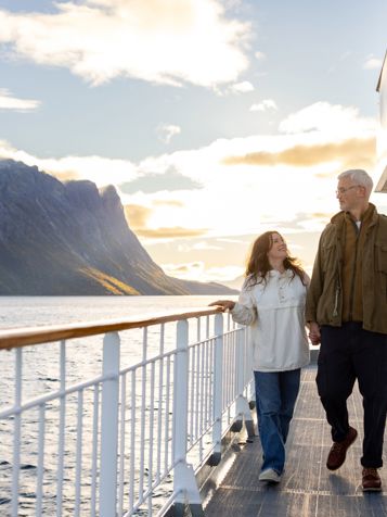 Ms Trollfjord Par På Dæk