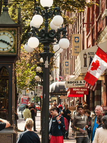 Der er flere hyggelige nabolag at besøge i storbyen, herunder historiske Gastown.