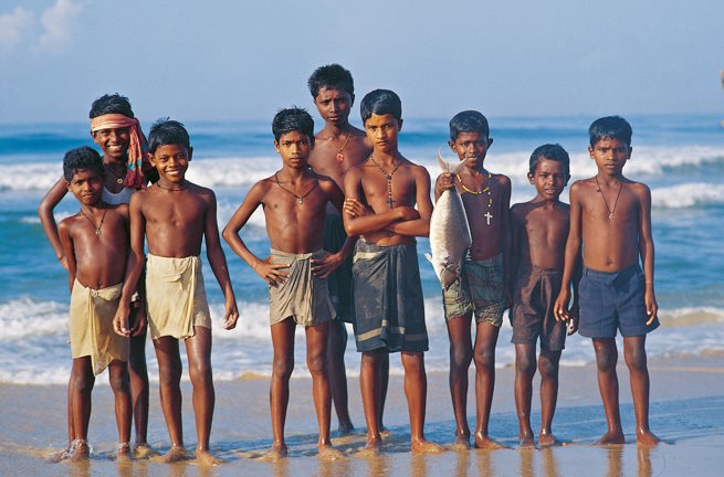 indien - mararikulam_strand_drenge