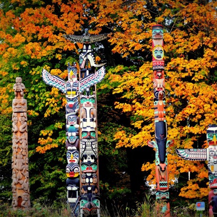 ... hvor vi blandt andet ser nærmere på totempæle i Stanley Park.