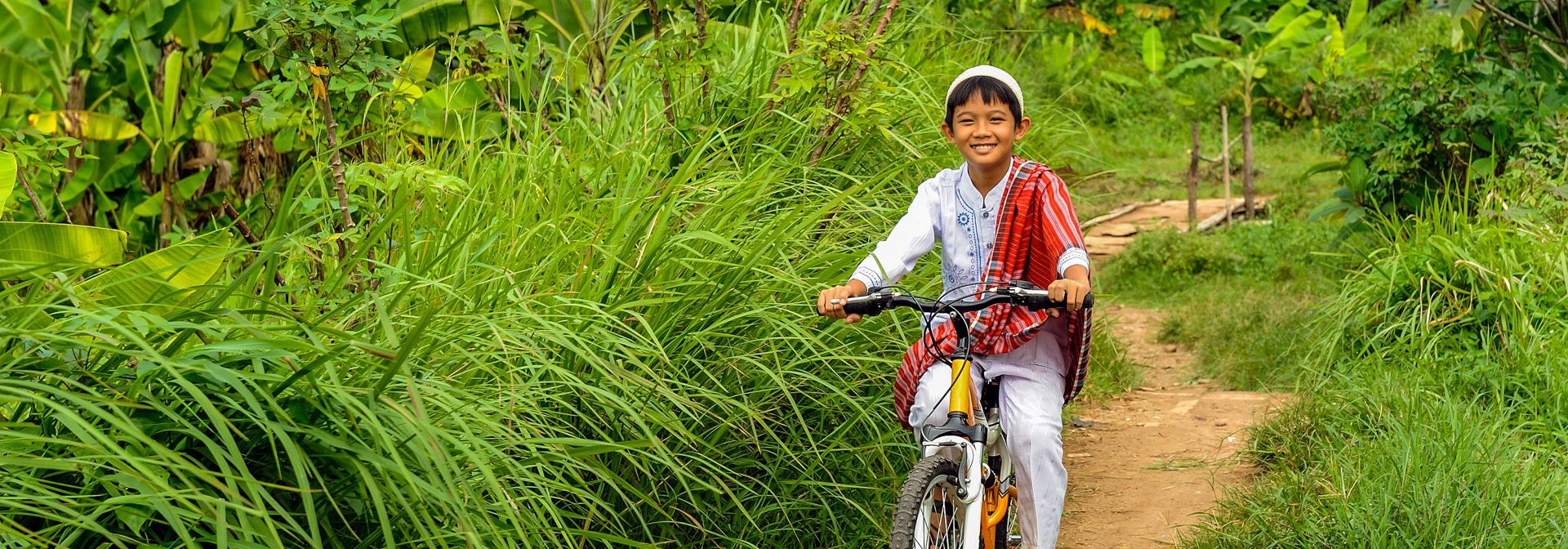 bali - bali_befolkning_dreng_cykel_01
