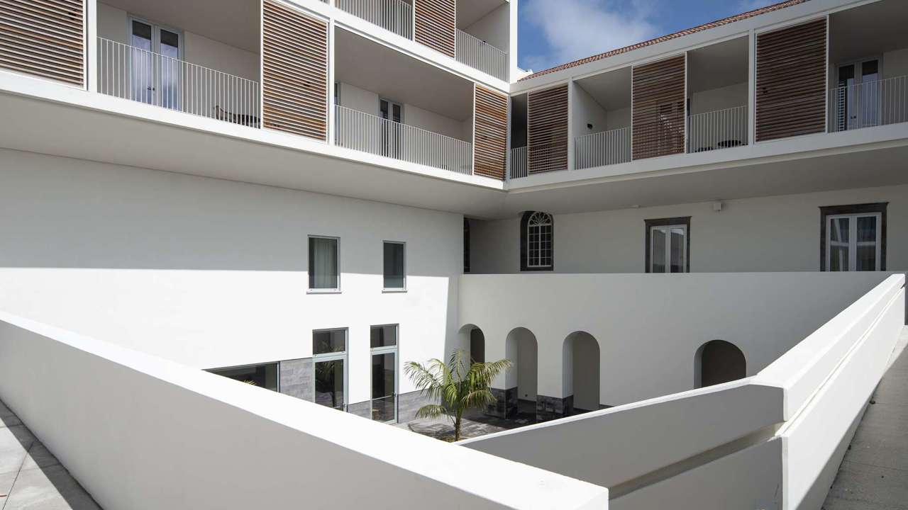 B366 Ho 09 P 2048X1536