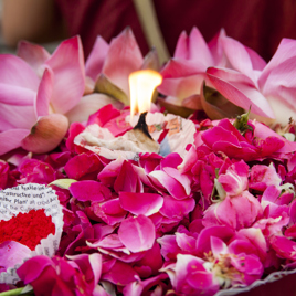 indien - varanasi_ganges flod_gave til de doede_01