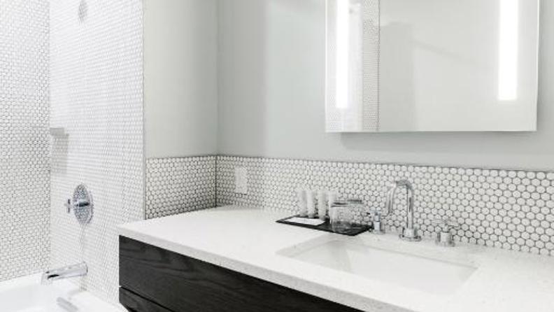 Mount Royal Hotel Bathroom