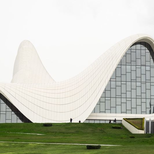 Men Baku er også blevet verdenskendt for sin nyere arkitektur.
