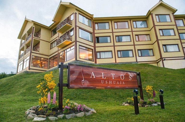 argentina - ushuaia - altos de ushuaia - hotel altos de ushuaia_hotel facade_02