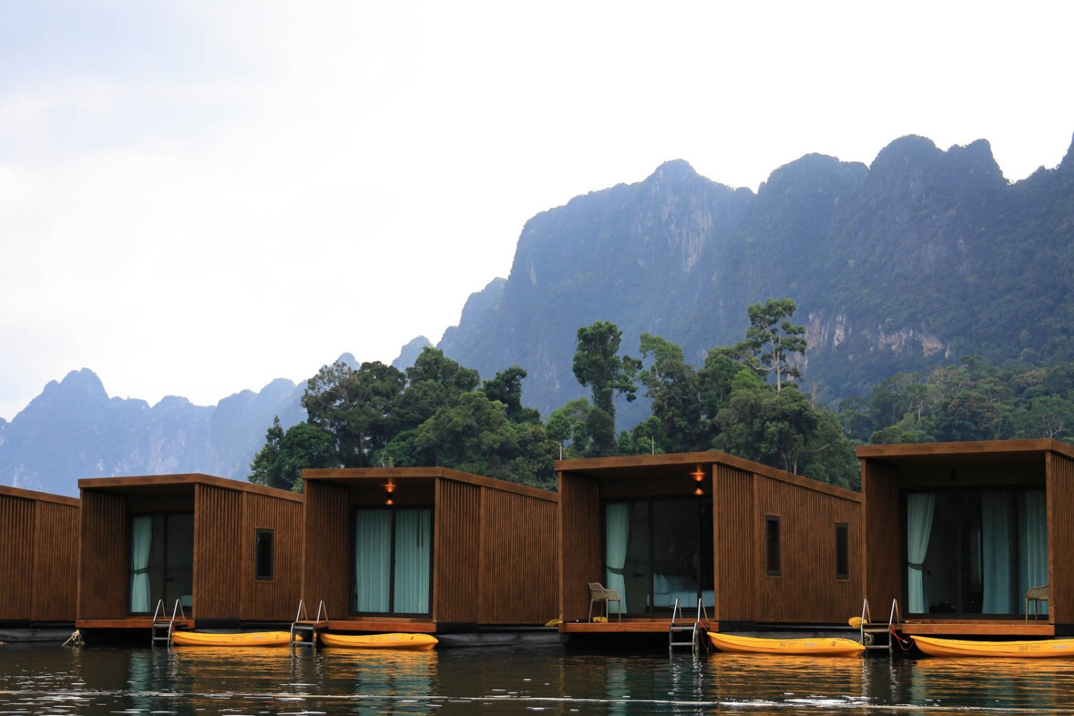 360 Issara Facade 01