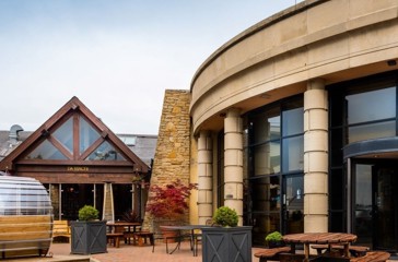 Da Vincis Hotel Exterior 02