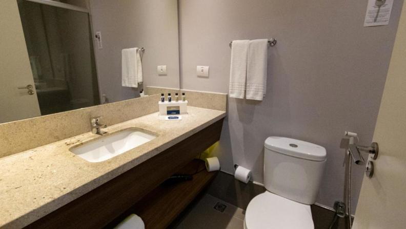 JL Hotel By Bourbon Badeværelse