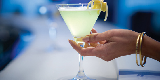 Celebrity_Equinox_lounge_03