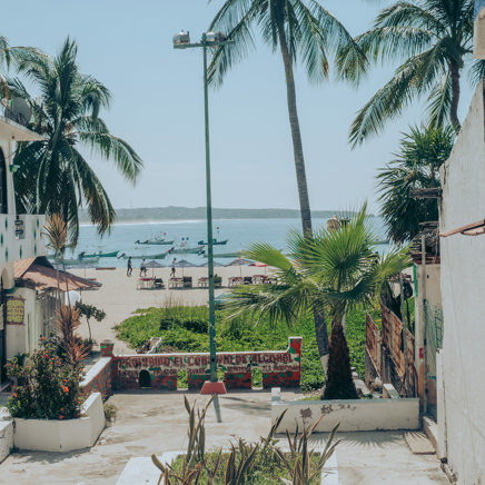 mexico - Mexico_Puerto Escondido_beach street_01