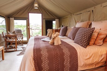 ... hvor I bor godt i luksustelte eller villaer.