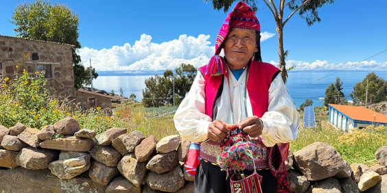 Peru Taquile Strikkende Maend (7)