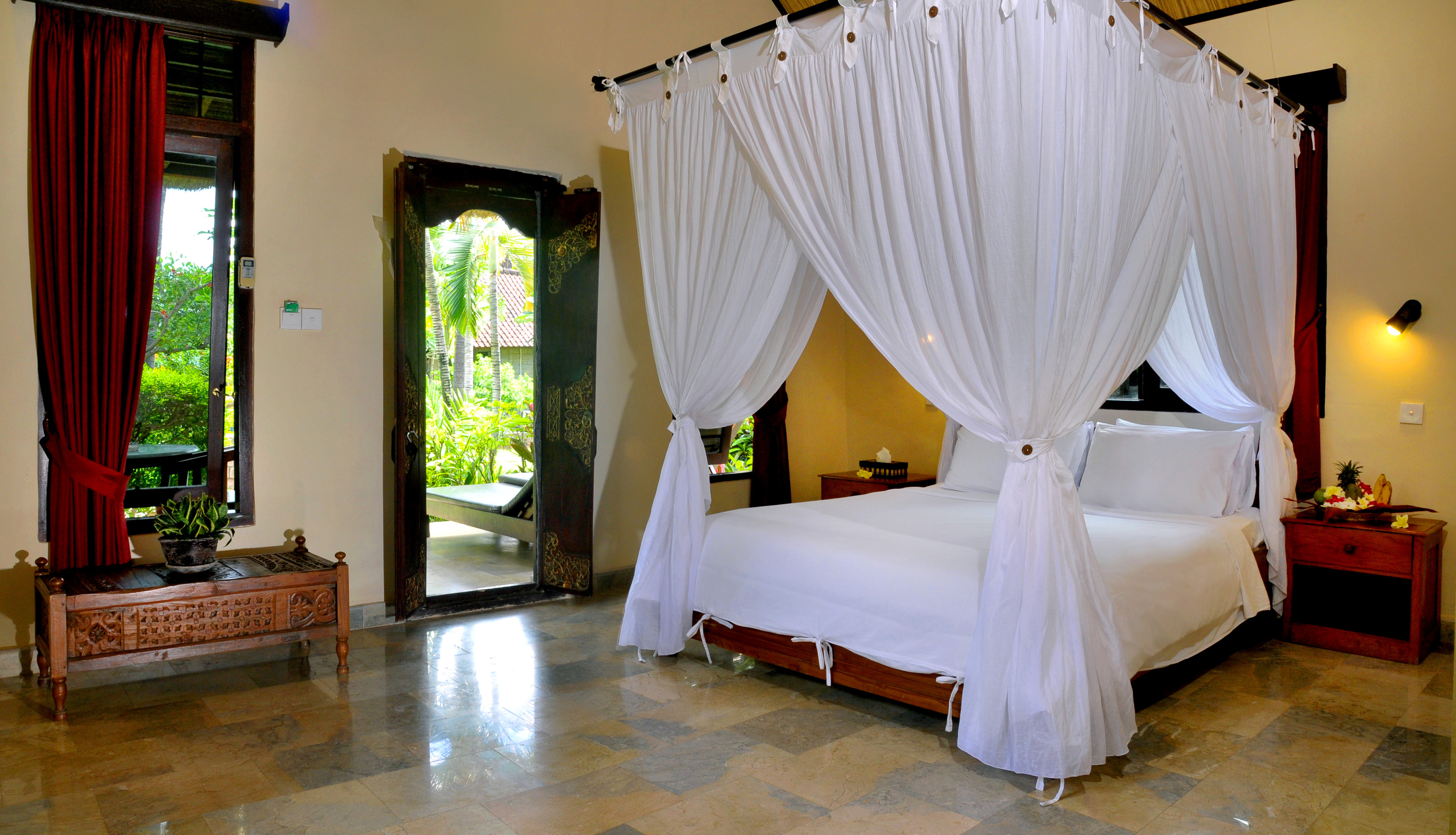 bali - amed - coral view villas_deluxe room_dobbeltseng