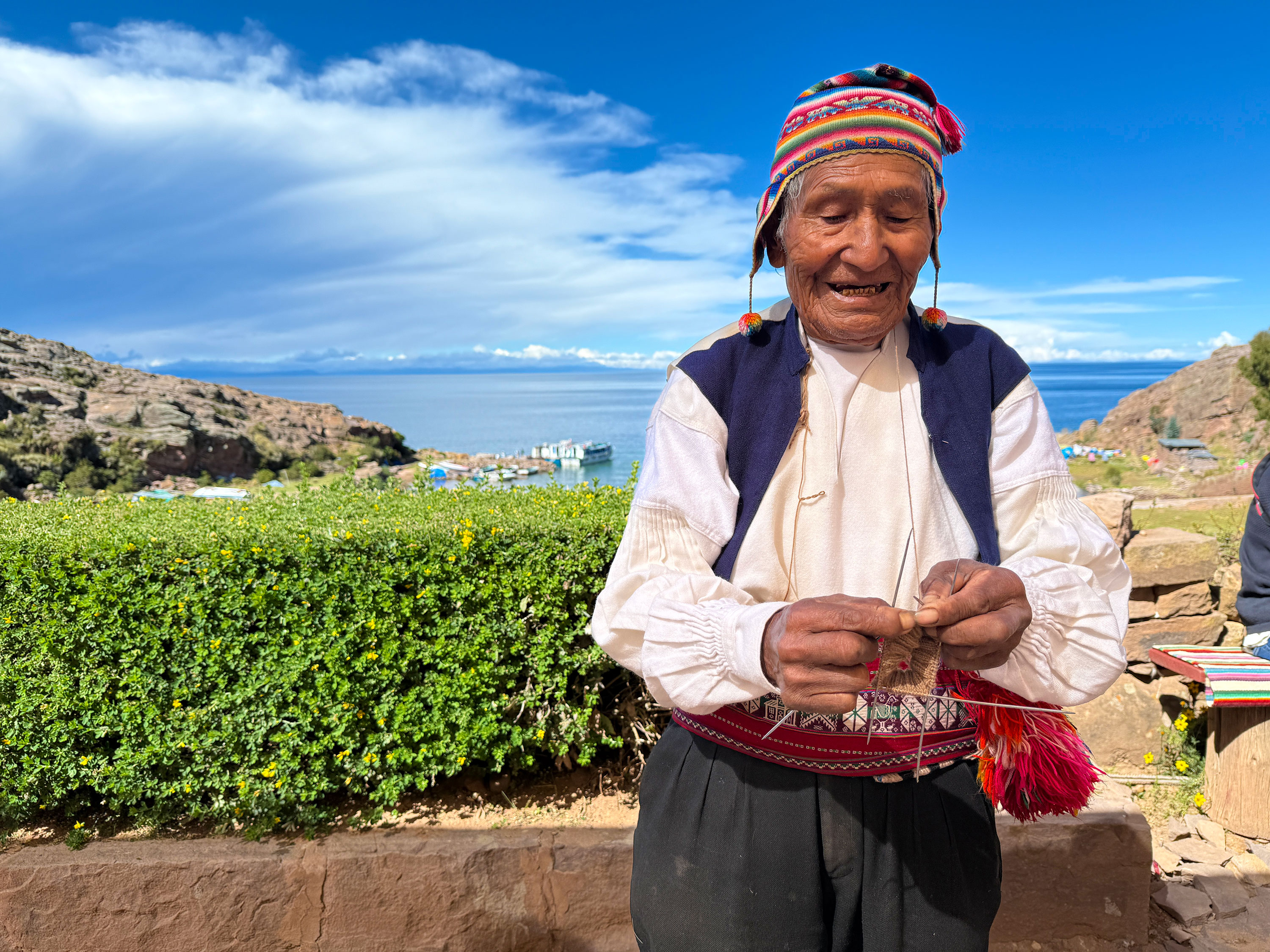 Peru Taquile Strikkende Maend (13)