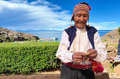 Peru Taquile Strikkende Maend (13)