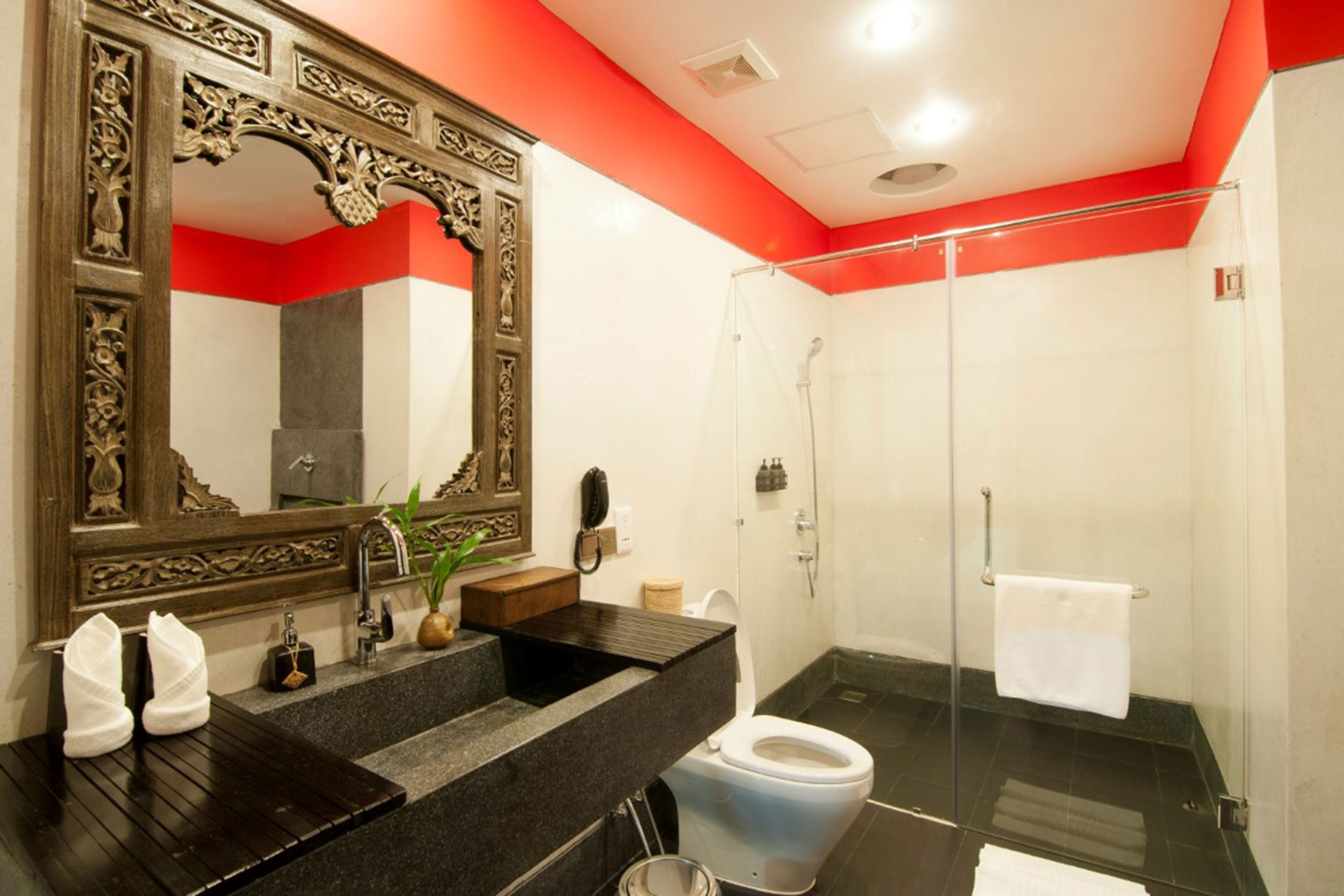 La Rose Suites Bathroom