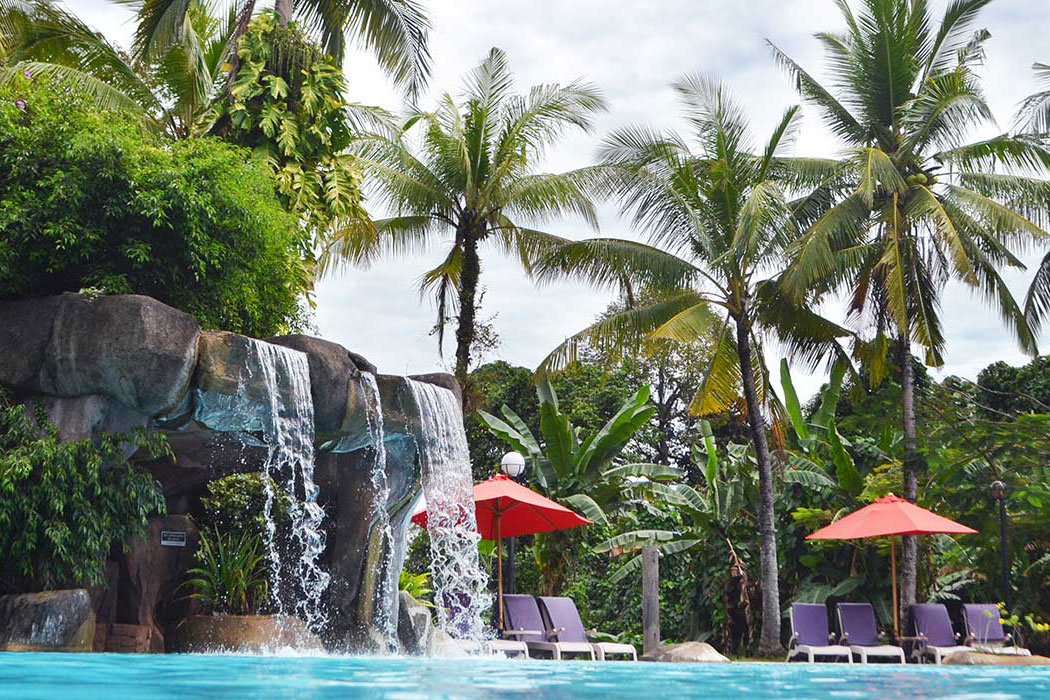 Damai Beach Resort Pool5